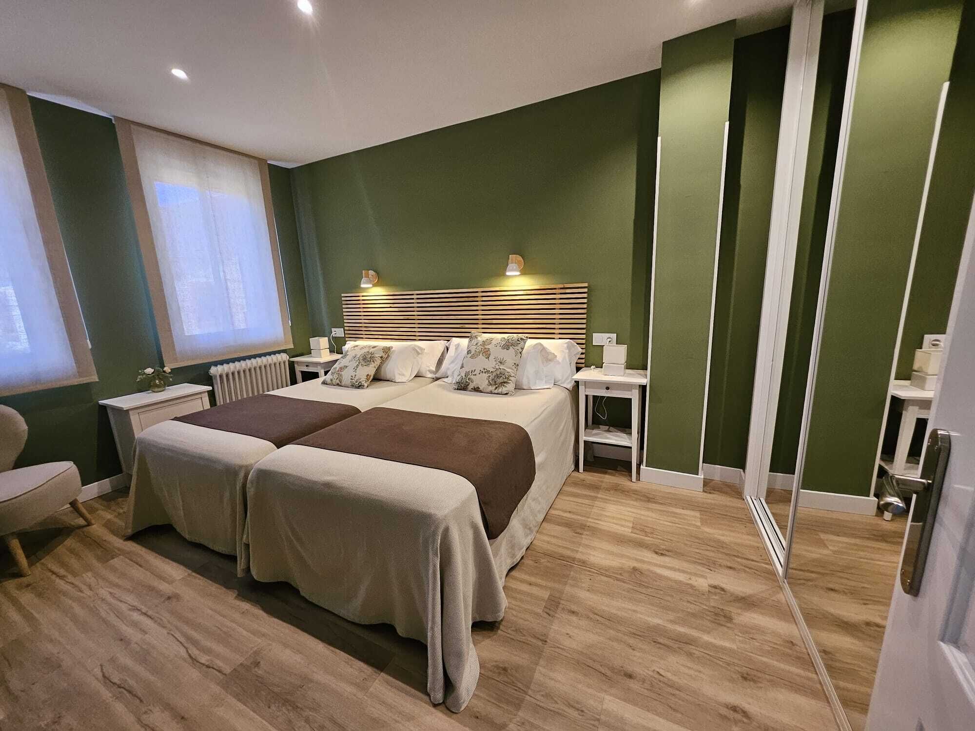 สตูดิโอ, ระเบียง | 1 ห้องนอน, ผ้านวมขนเป็ด, เตียงเมมโมรีโฟม, โต๊ะทำงาน