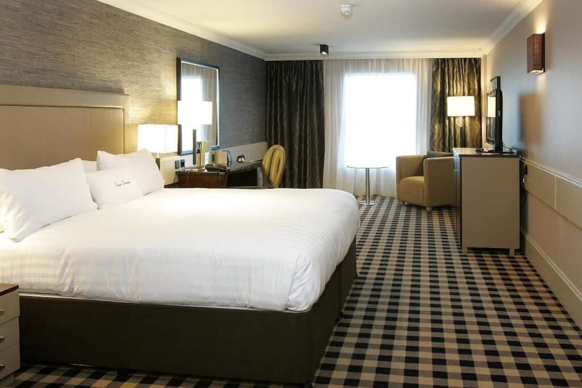Minibar, in-room safe, laptop workspace, soundproofing