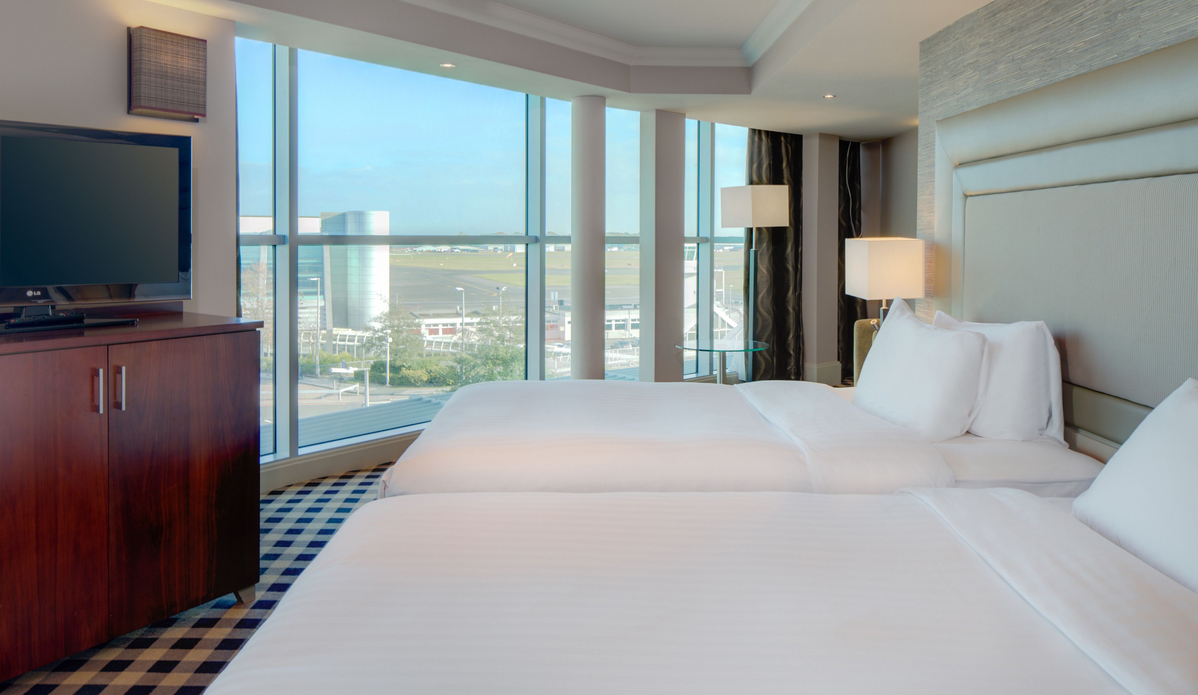 Twin Accessible Guestroom | Minibar, in-room safe, laptop workspace, soundproofing