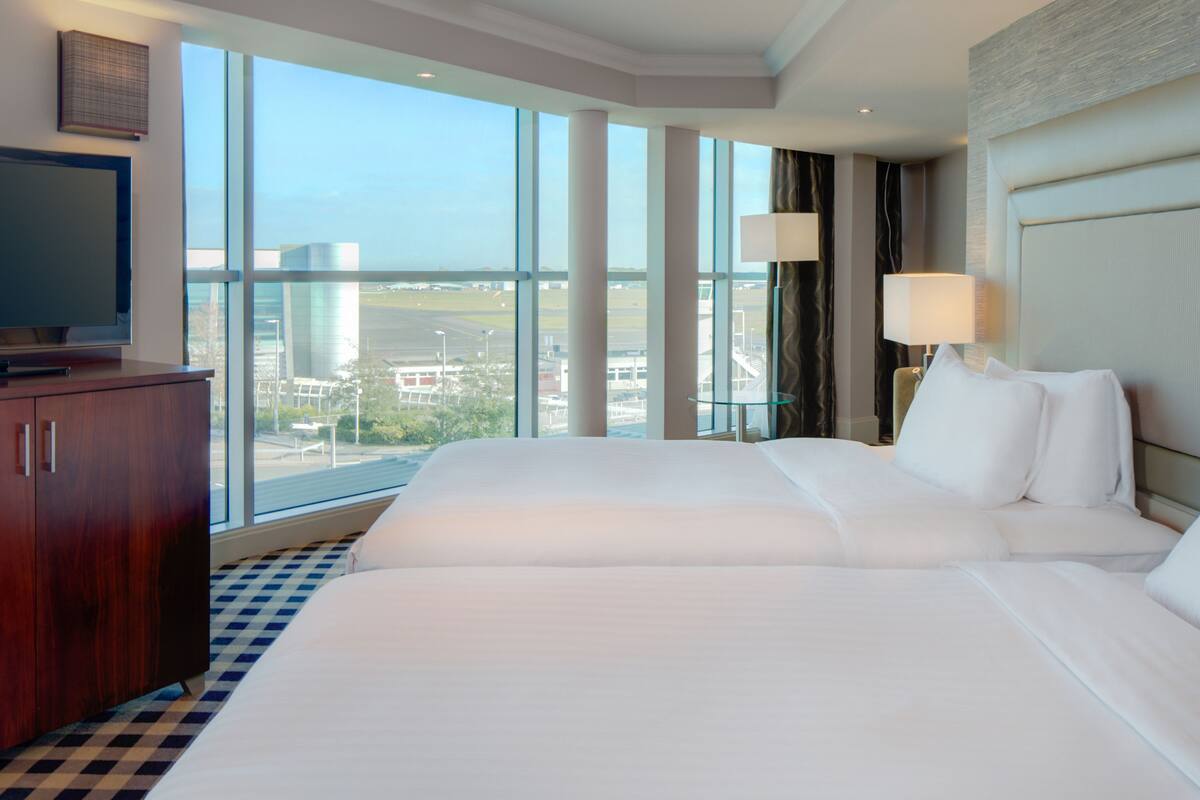 twin accessible guestroom | minibar, in-room safe, laptop workspace, soundproofing