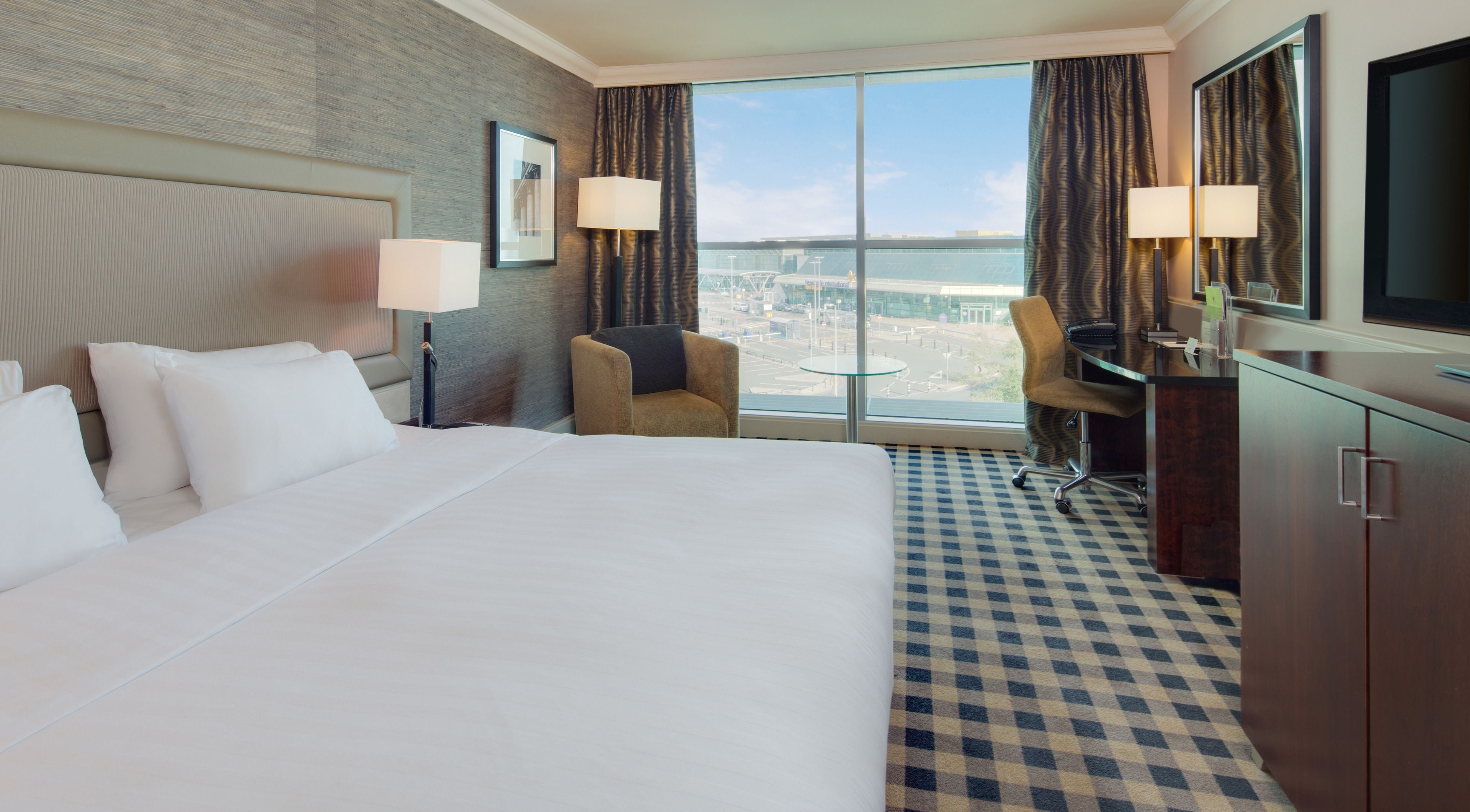 room, 1 king bed | minibar, in-room safe, laptop workspace, soundproofing