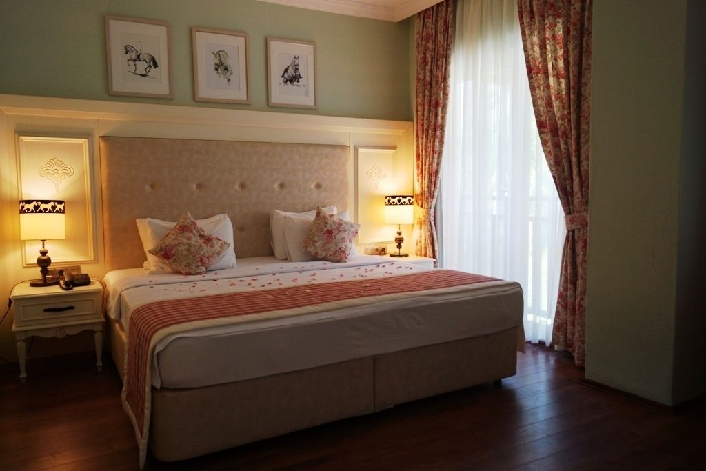 deluxe room | hypo-allergenic bedding, memory-foam beds, free minibar, in-room safe