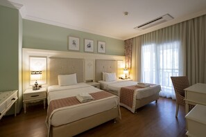 Chambre quadruple Prestige | Literie hypoallergénique, lit avec matelas en mousse à mémoire
