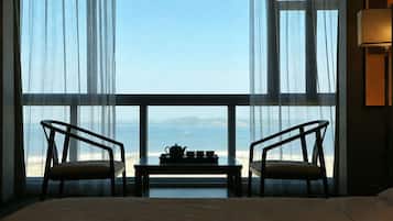 Executive Deluxe Sea View King | Living area