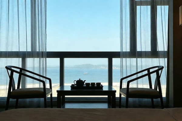 Kamar Double Eksekutif, 1 Tempat Tidur King, pemandangan laut | Area keluarga