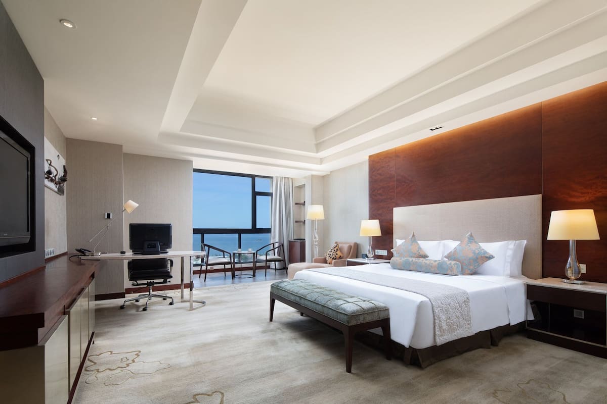 Superior Suite Sea View | 1 bedroom, minibar, in-room safe, individually decorated