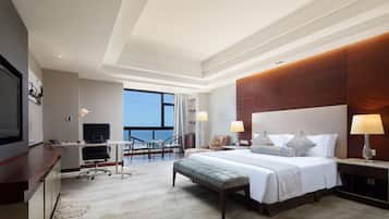 Superior Suite Sea View | Minibar, in-room safe, individually decorated, individually furnished