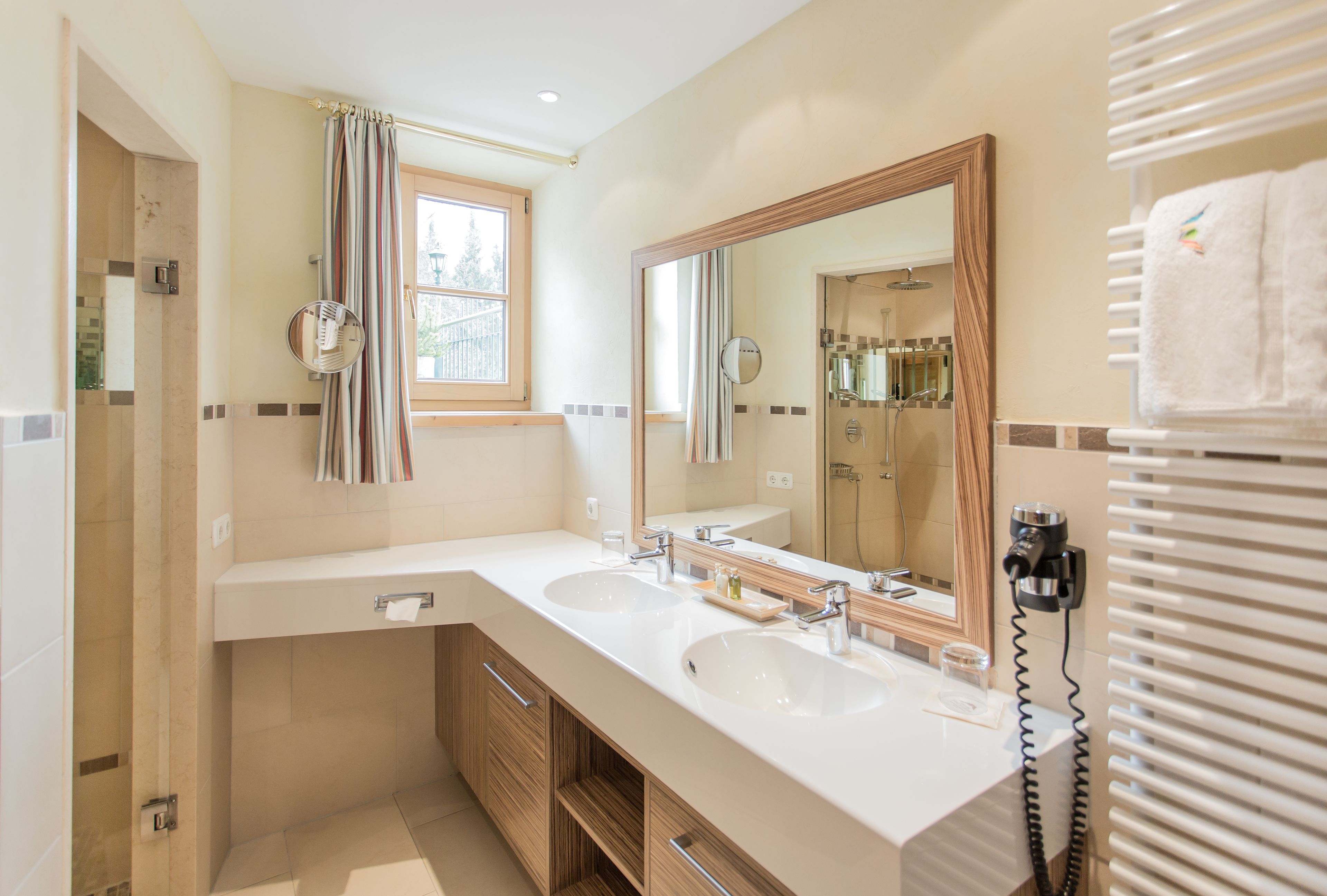 traditional apartment, kitchen, mountain view (edelweiss) | bathroom | free toiletries, hair dryer, bathrobes, towels