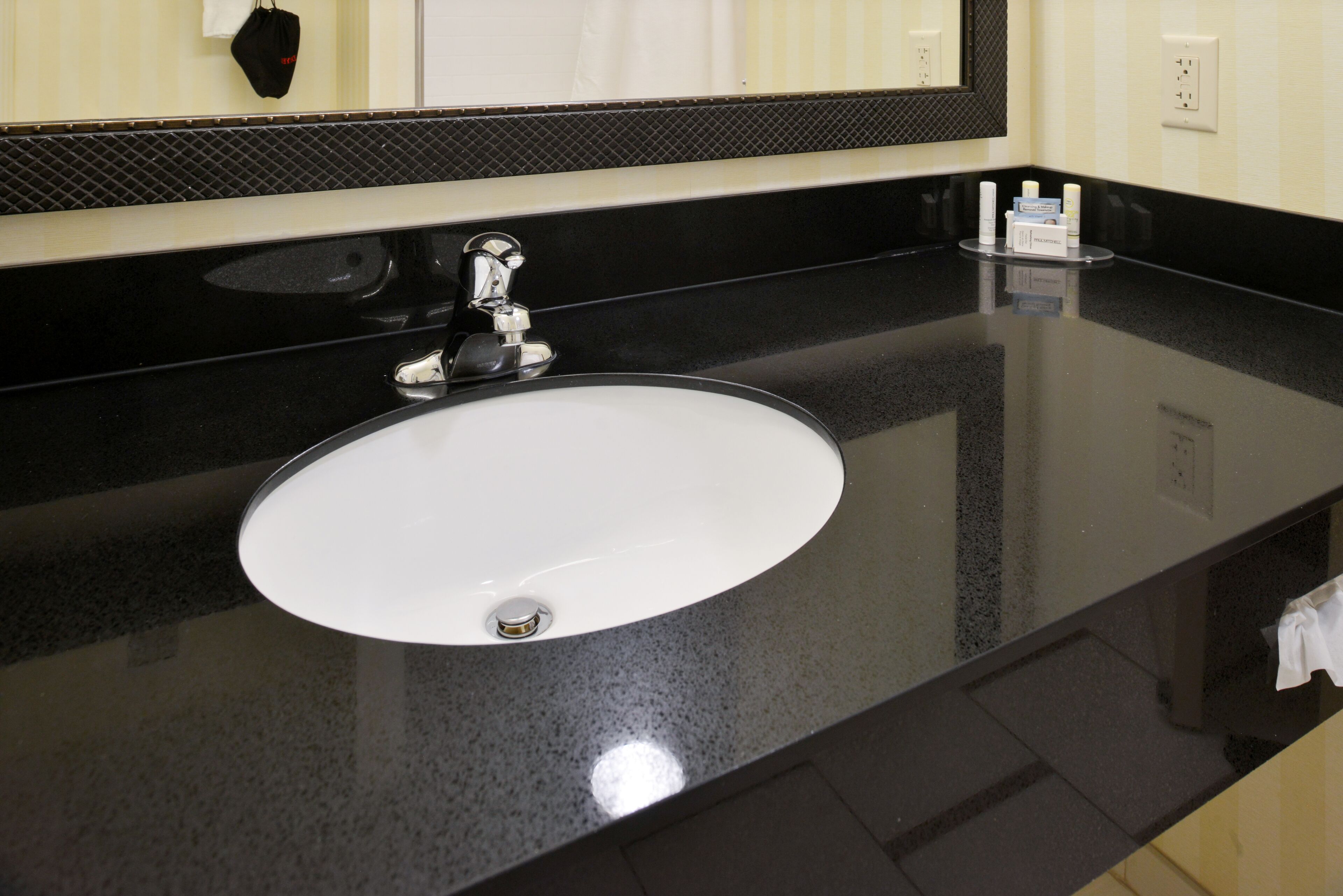 executive suite, 1 bedroom | bathroom | free toiletries, hair dryer, towels