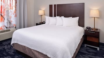 Habitación, 1 cama de matrimonio grande | 1 dormitorio, ropa de cama de alta calidad, caja fuerte y escritorio