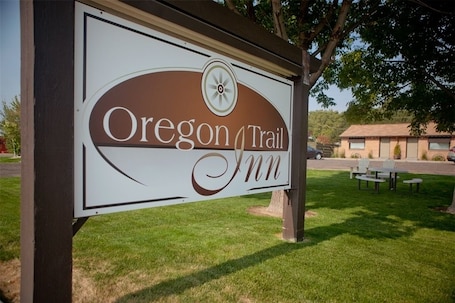 Exterior. Oregon Trail Inn