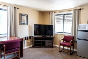 Deluxe Room | Living area