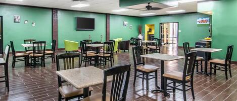 包含每日自助早餐