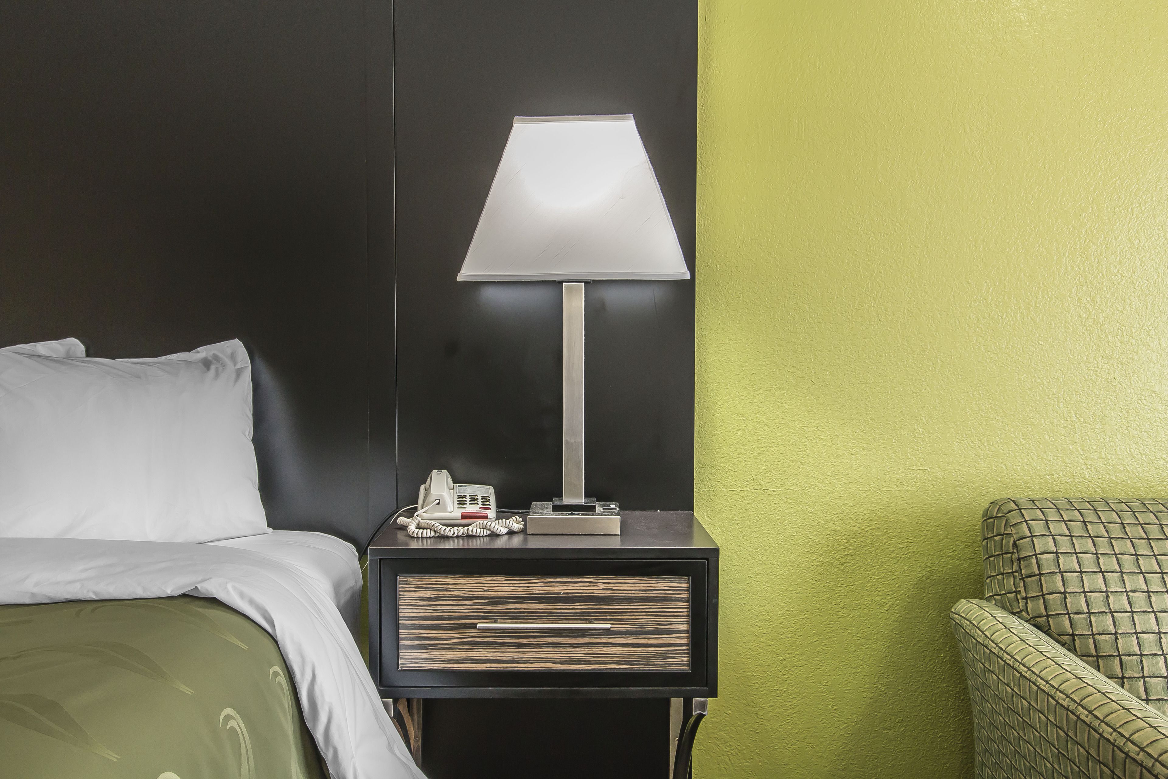 Standard Room, 1 King Bed, Non Smoking | Premium bedding, desk, laptop workspace, blackout drapes