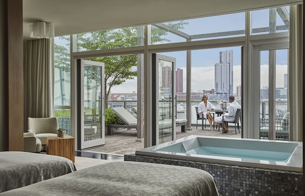 Couples treatment rooms, sauna, body treatments, aromatherapy - Four Seasons Hotel Baltimore (Baltimore)