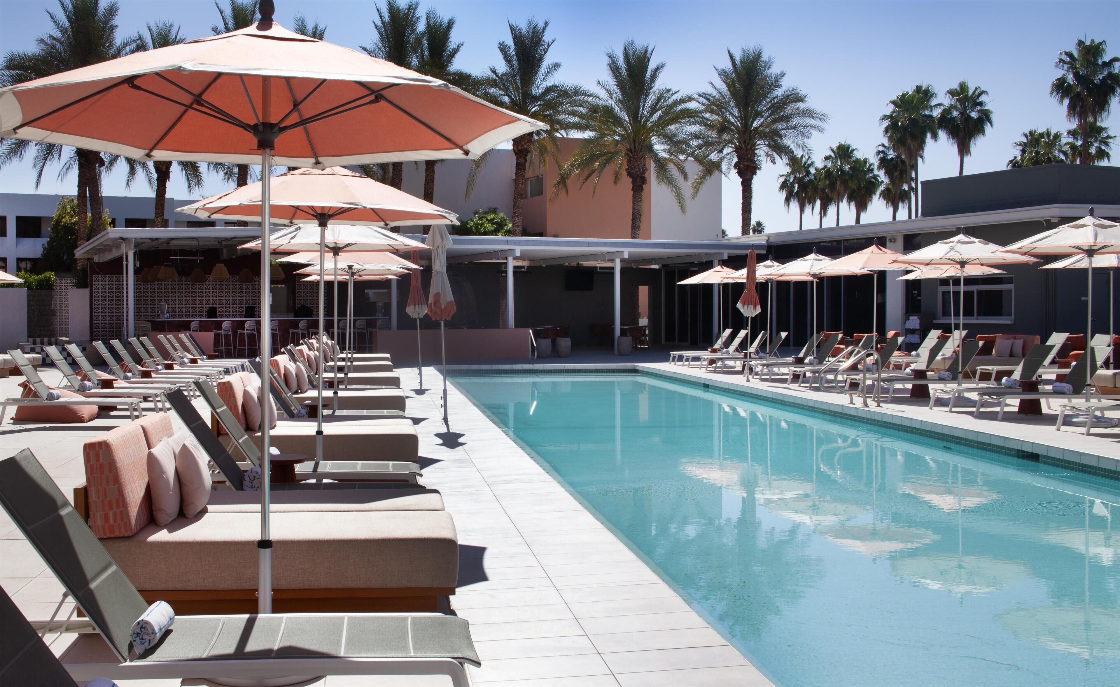 Piscine extérieure, cabanas (supplément), parasols