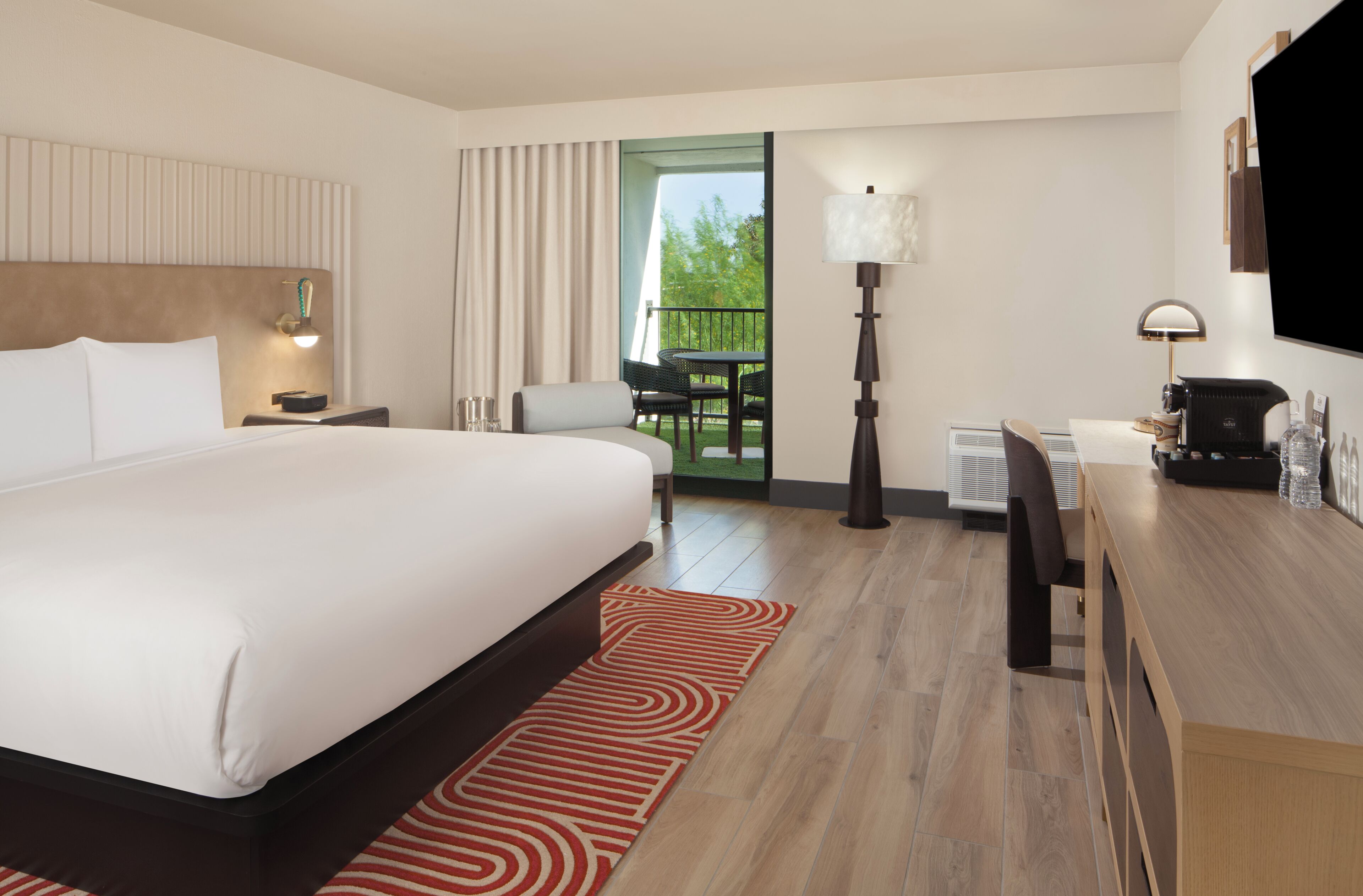 Quarto, 1 cama King, sacada | Roupas de cama antialérgicas, individualmente mobiliados