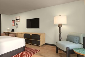 Quarto, 1 cama King | Roupas de cama antialérgicas, individualmente mobiliados