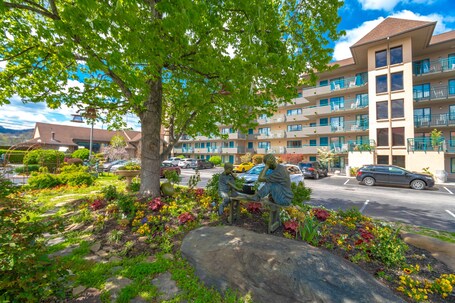 Arbors at Island Landing Hotel Suites - Image 33