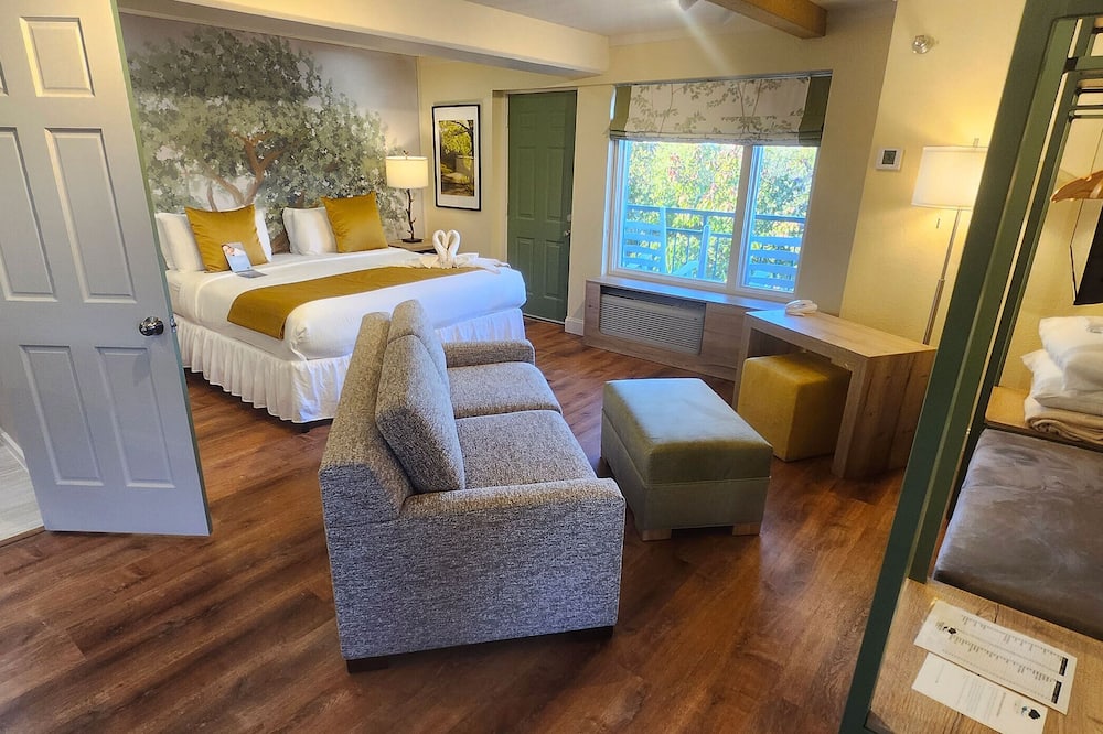 Arbors at Island Landing Hotel & Suites