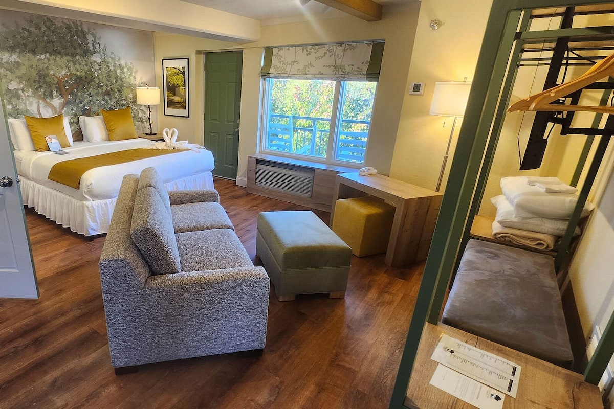 Balcony River View Superior King (No Pets) | Premium bedding, down comforters, pillowtop beds, individually decorated
