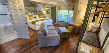 Balcony River View Superior King (No Pets). Arbors at Island Landing Hotel & Suites