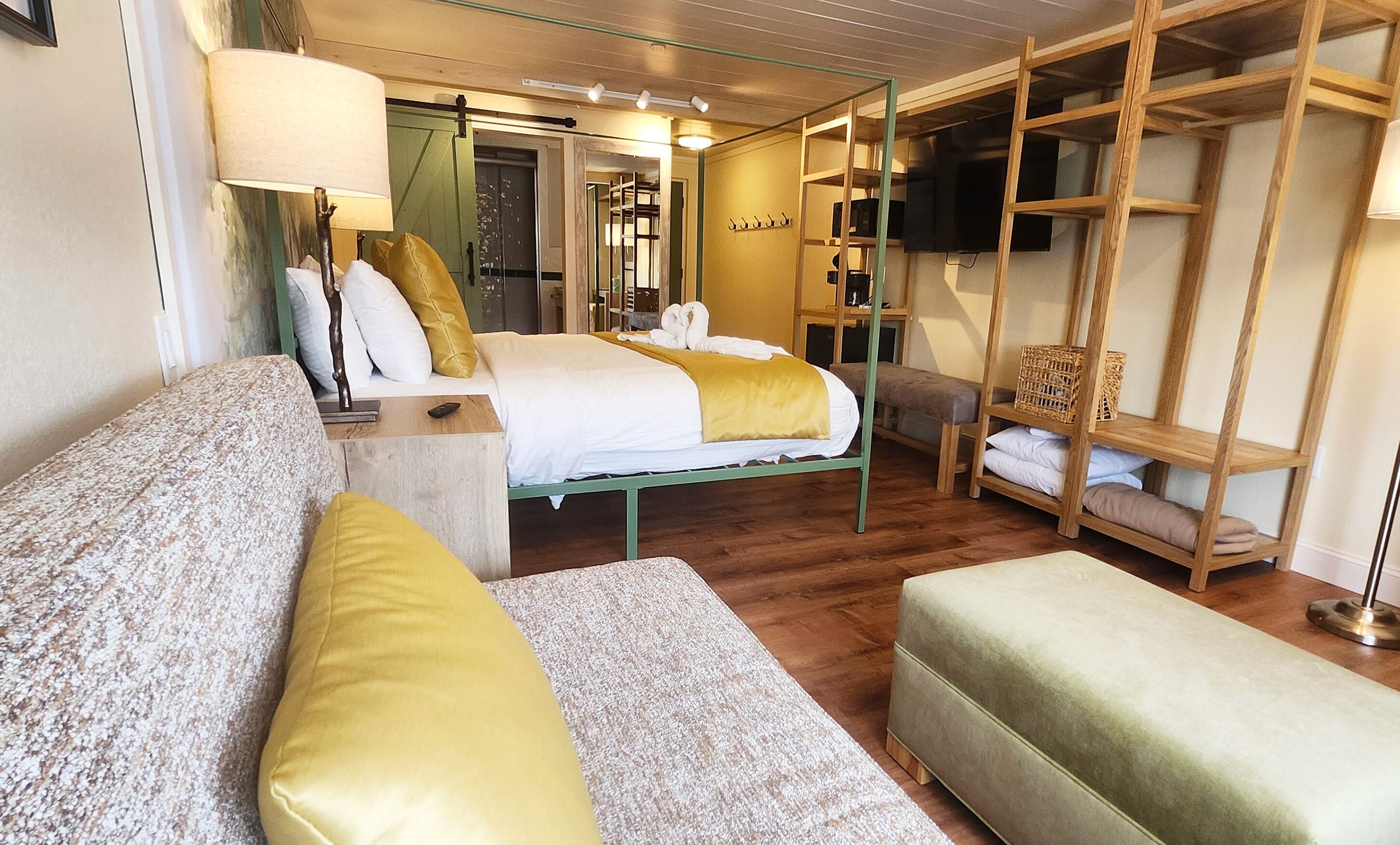 럭셔리룸 | 고급 침구, 오리/거위털 이불, 필로우탑 침대, 각각 다른 스타일의 인테리어