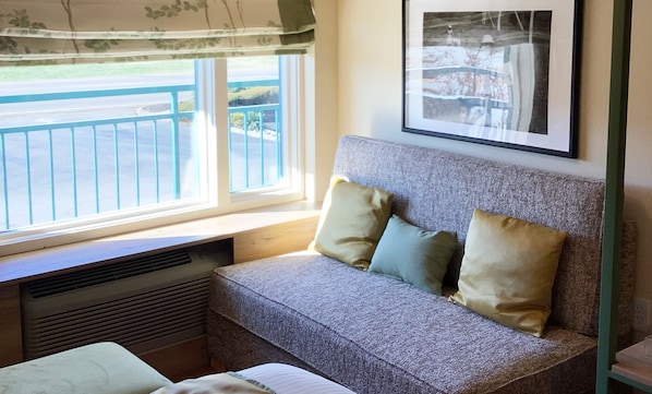 Luxury Two Queens Balcony Parkway View | Premium bedding, down comforters, pillowtop beds, individually decorated