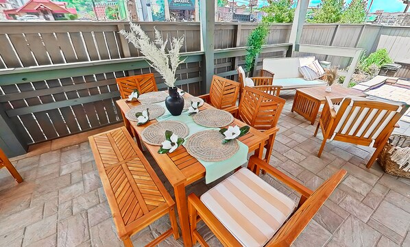 Outdoor pool, sun loungers - Arbors at Island Landing Hotel & Suites (Pigeon Forge)