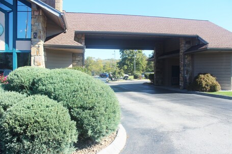 Arbors at Island Landing Hotel Suites - Image 25