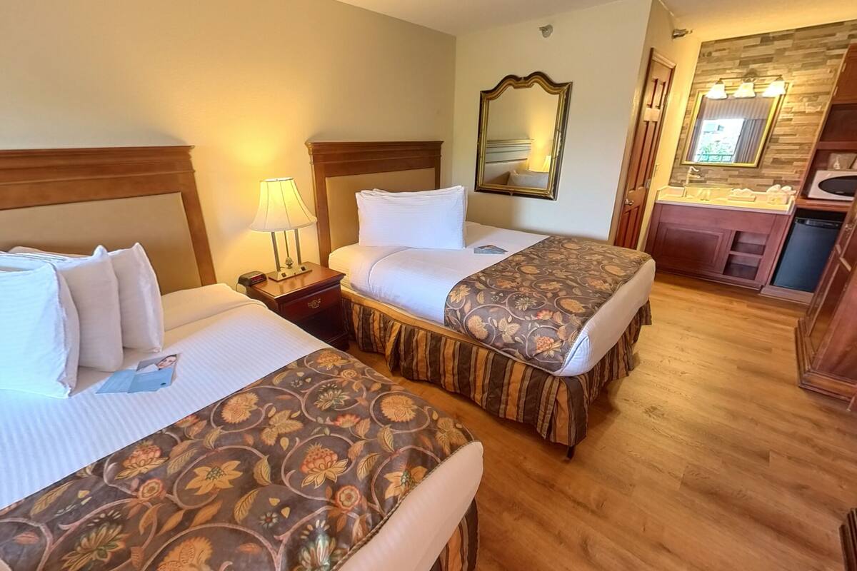 Premium bedding, down duvets, pillow-top beds, desk
