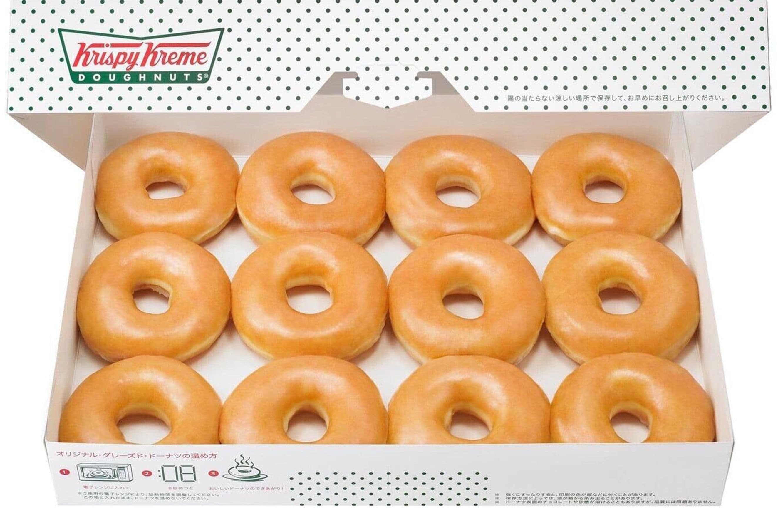 Una caja de rosquillas Krispy Kreme con instrucciones.