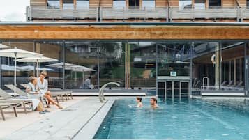 Indendørs pool, udendørs pool, liggestole