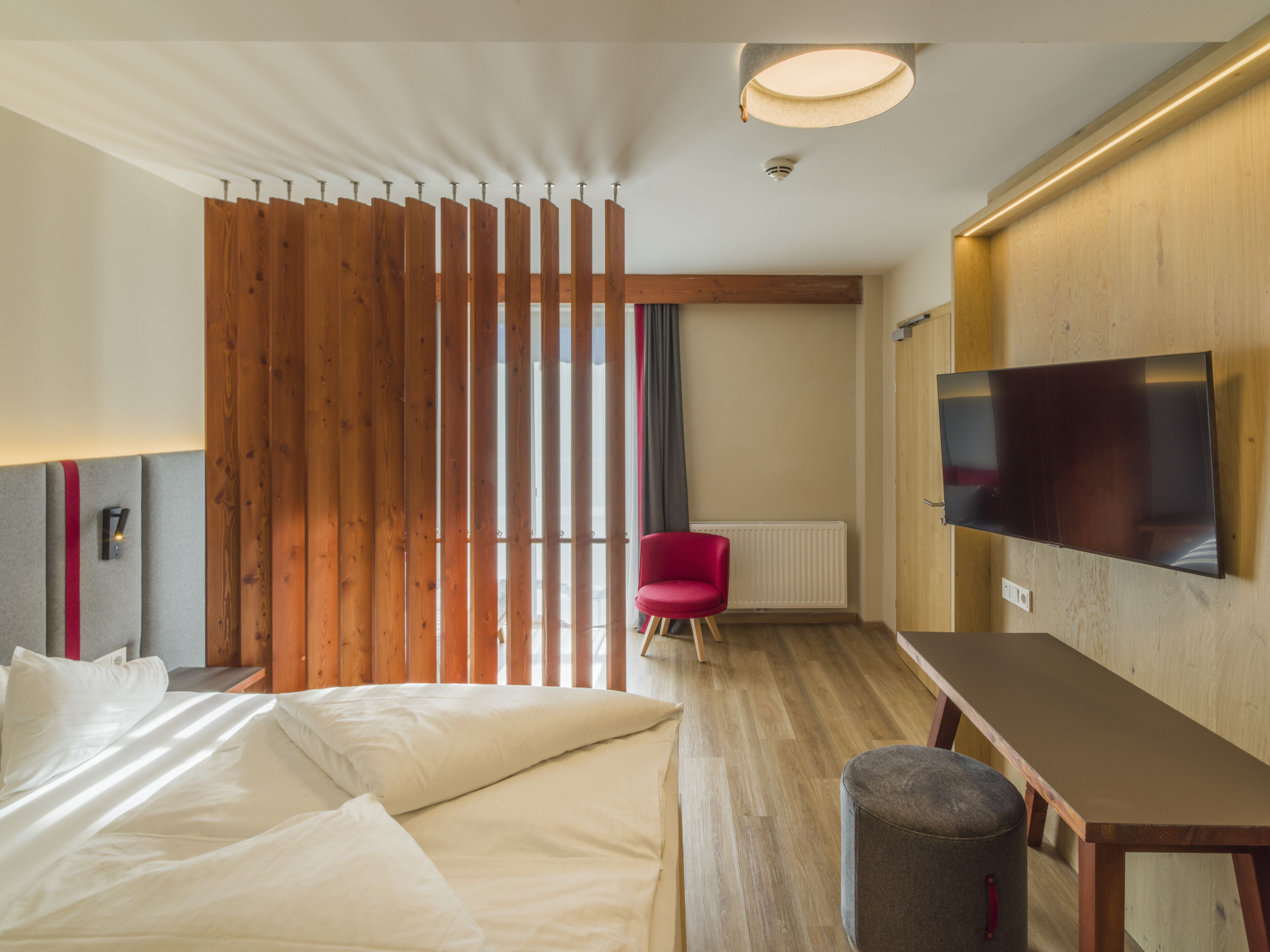 Deluxe-Doppelzimmer, Balkon | Minibar, Zimmersafe, Verdunkelungsvorhänge, kostenloses WLAN