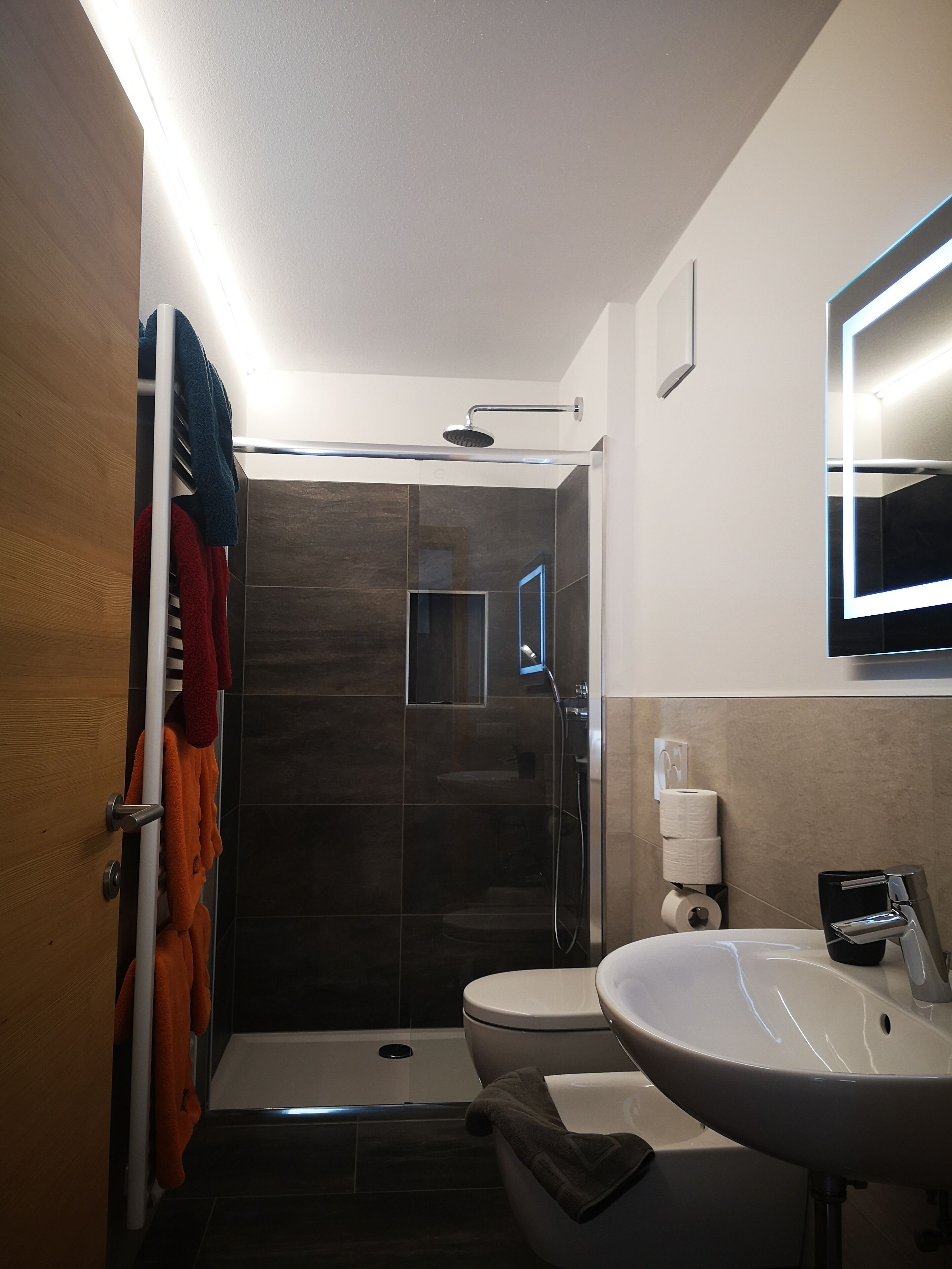 Appartamento, balcone | Bagno | Doccia, asciugacapelli, bidet, pavimenti riscaldati