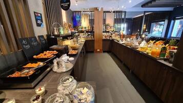 Tägliches Frühstücksbuffet (25.00 EUR pro Person)