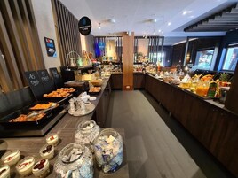 Desayuno buffet todos los días (con cargo)