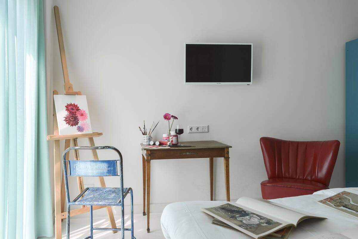 Ropa de cama de alta calidad, minibar y decoración personalizada