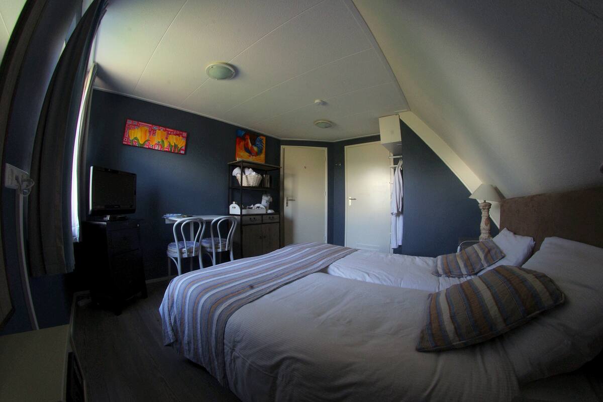Superior Twin Room, Private Bathroom | Premium bedding, in-room safe, individually decorated