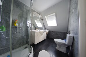 Deluxe Double Room, Private Bathroom | Bathroom | Shower, hair dryer, towels
