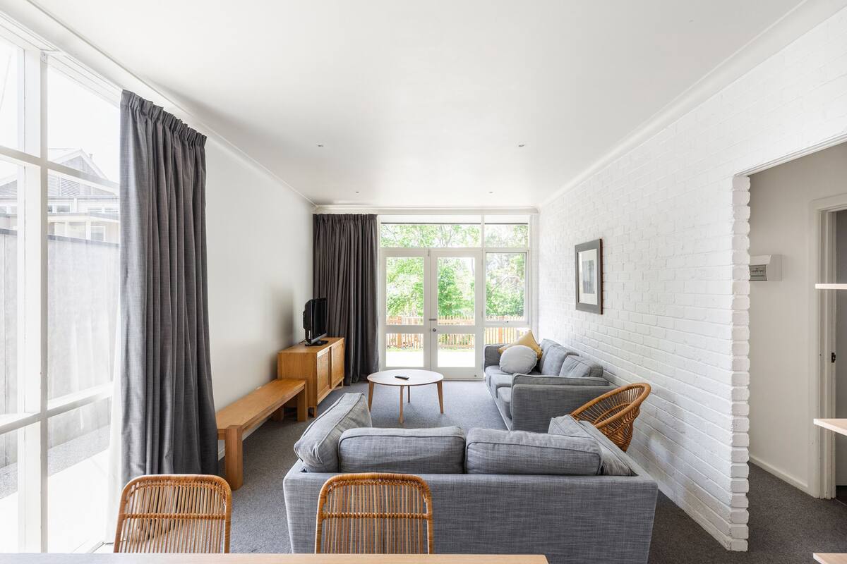 Minibar, free WiFi, bed sheets