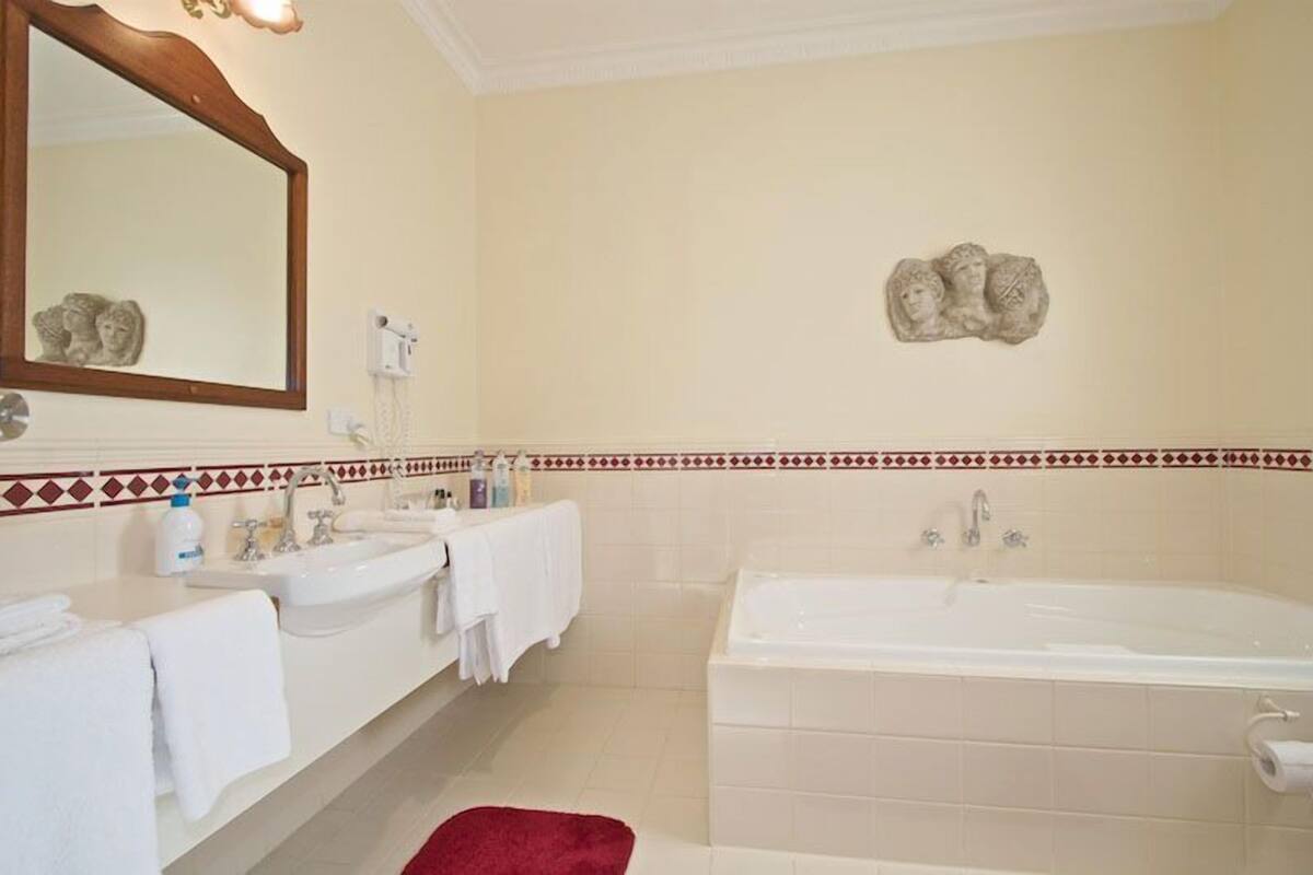 Superior Suite (Spa) | Bathroom
