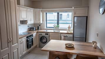 Deluxe Apartment | Private kitchen