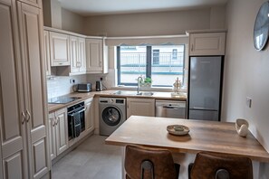 Deluxe Apartment | Private kitchen - Kinvara Guesthouse (Kinvara)