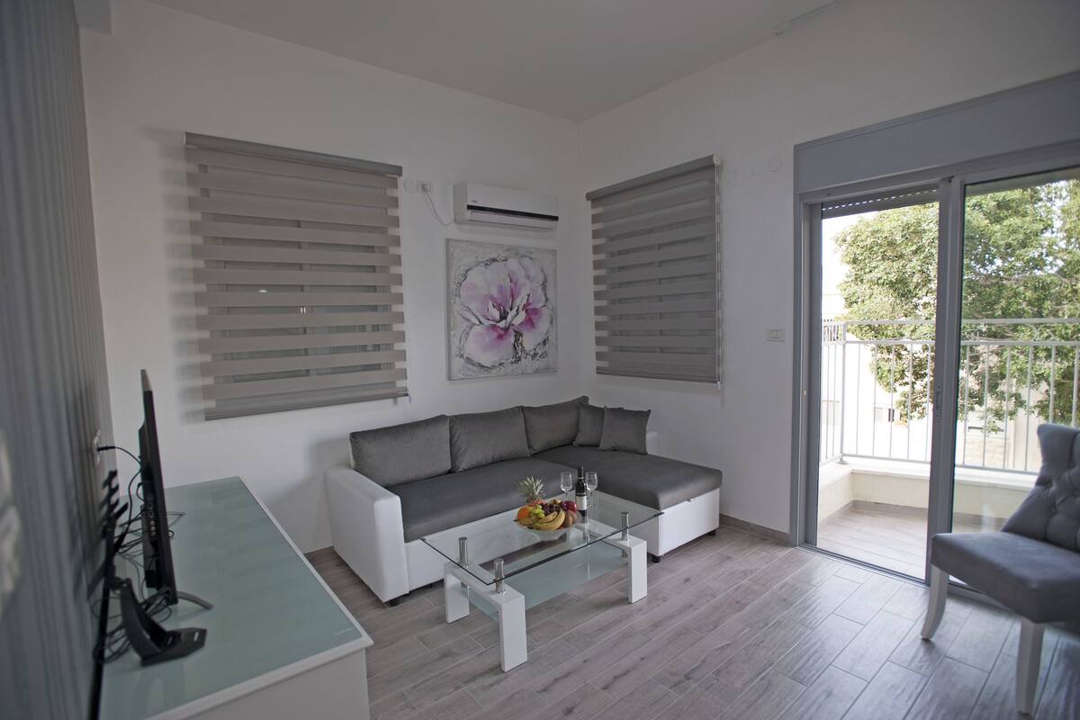 Superior Suite, 1 Bedroom, 1 Living Room, Balcony (Calanit) | Living room