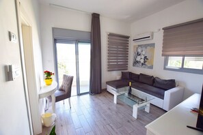 Premium bedding, down comforters, in-room safe, desk