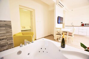 Luxury Suite, 1 Bedroom, 1 Living Room. Jetted Tub (Argaman) | Premium bedding, down comforters, in-room safe, desk