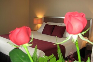 Ropa de cama de alta calidad y escritorio