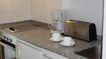 Apartamento, 1 habitación | Cocina privada | Horno y utensilios de cocina