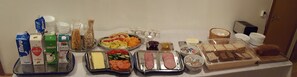 Free daily continental breakfast  - Hótel Leirubakki (Rangárþing ytra)